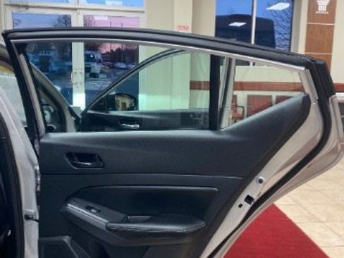 Used 2025 Nissan Altima 2.5 SV image 16