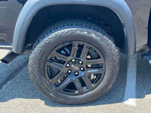 Used 2024 Chevrolet Colorado Trail Boss w/ Technology Package AWD/4WD image 11