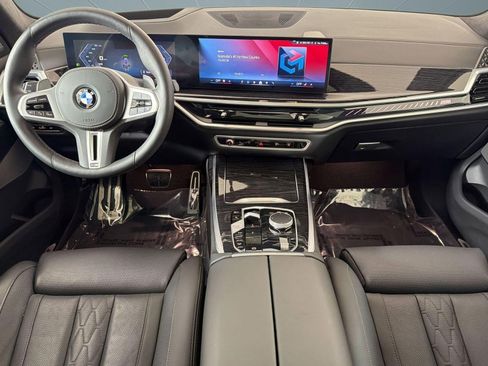 Used 2025 BMW X7 M60i w/ Climate Comfort Package AWD/4WD image 17