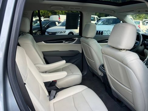 Used 2023 Cadillac XT6 Premium Luxury FWD image 17
