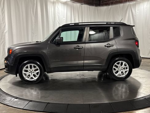 Used 2017 Jeep Renegade Latitude w/ Trailer Tow Group AWD/4WD image 8