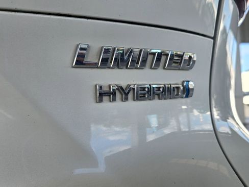 Used 2021 Toyota Venza Limited image 36