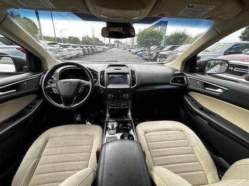 Certified 2020 Ford Edge SE FWD image 3