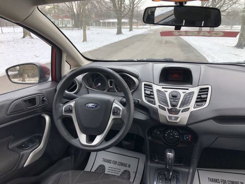 Used 2013 Ford Fiesta SE image 12