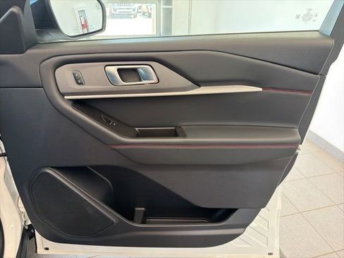 Certified 2025 Ford Explorer ST-Line AWD/4WD image 16