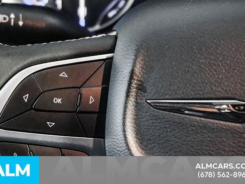 Used 2024 Chrysler Pacifica Touring-L image 27