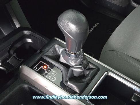 Used 2019 Toyota Tacoma SR5 AWD/4WD image 29