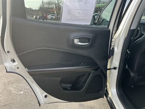 Used 2018 Jeep Compass Limited AWD/4WD image 30