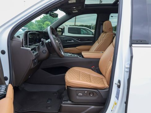 Used 2023 Cadillac Escalade Premium Luxury w/ LPO, Radiant Package AWD/4WD image 9