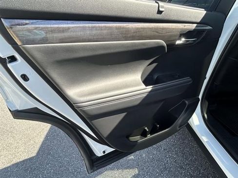 Used 2023 Toyota Highlander Platinum image 21