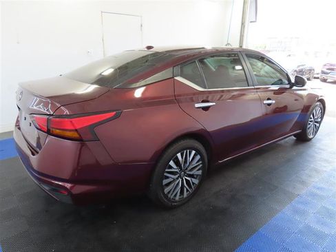 Used 2024 Nissan Altima 2.5 SV FWD image 15