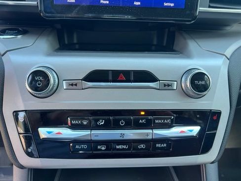 Used 2024 Ford Explorer XLT w/ Equipment Group 202A AWD/4WD image 28