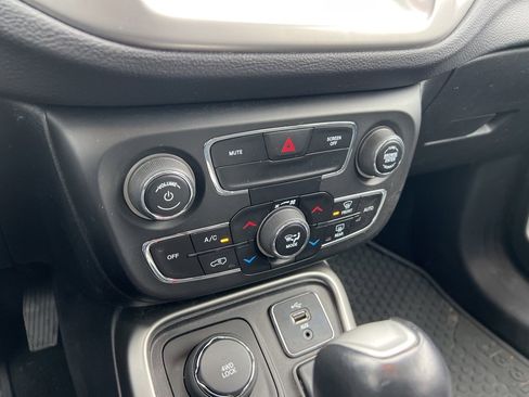 Used 2018 Jeep Compass Latitude w/ Popular Equipment Group image 10