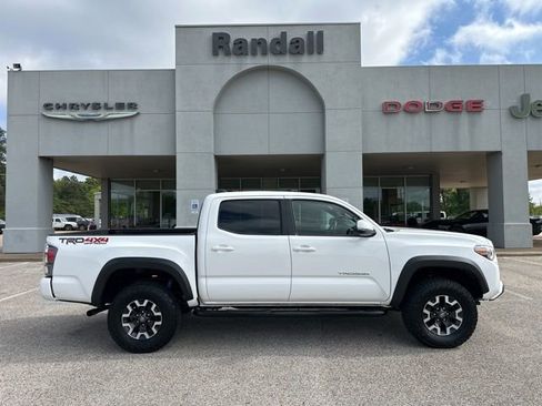 Used 2022 Toyota Tacoma TRD Off-Road w/ Technology Package image 8