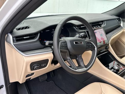 New 2025 Jeep Grand Cherokee Limited w/ Trailer Tow Package image 28