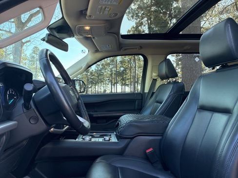 Used 2023 Ford Expedition XLT image 21