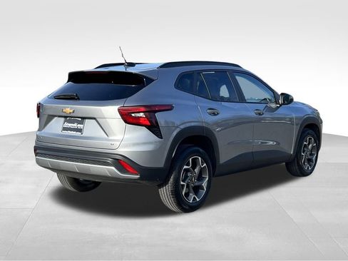 Used 2025 Chevrolet Trax LT w/ LT Convenience Package image 7