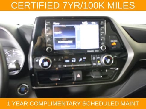 Used 2022 Toyota Highlander XLE AWD/4WD image 25