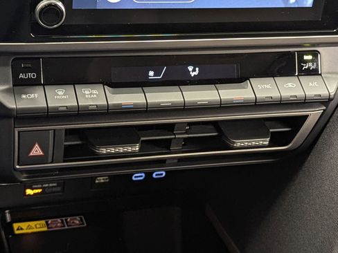 Used 2025 Toyota Camry LE w/ Convenience Package image 26