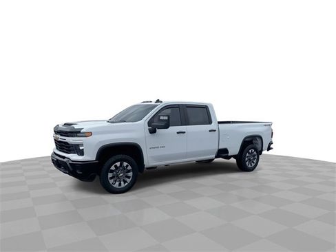 Used 2024 Chevrolet Silverado 2500 Custom w/ Custom Convenience Package image 4