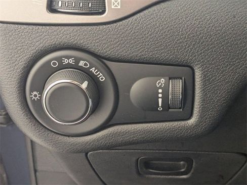 Used 2020 Jeep Cherokee Latitude image 13