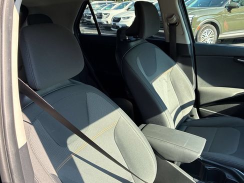 Used 2025 Kia Niro LX FWD image 30