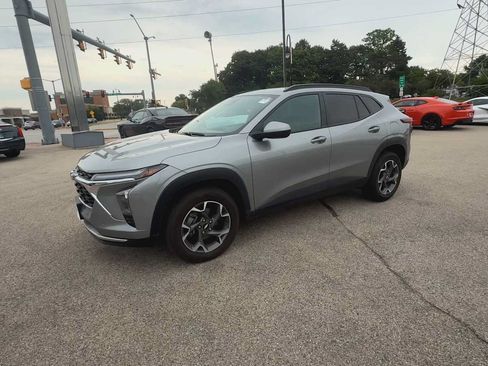 Certified 2024 Chevrolet Trax LT w/ Driver Confidence Package FWD image 4