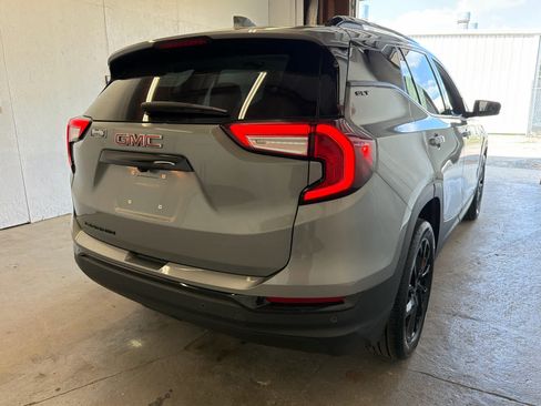 Used 2023 GMC Terrain SLT w/ Tech Package FWD image 5