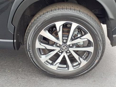 Certified 2025 Toyota Corolla Cross XLE FWD image 7