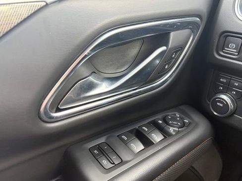 Used 2023 GMC Yukon XL AT4 w/ AT4 Premium Package image 4