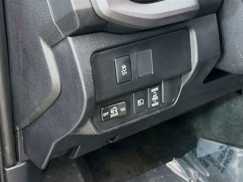 Used 2023 Toyota Tacoma TRD Off-Road w/ Technology Package AWD/4WD image 10