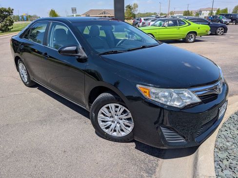 Used 2014 Toyota Camry LE FWD image 3