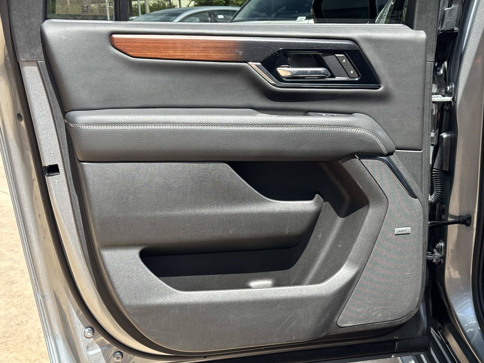 Used 2025 GMC Yukon XL Denali AWD/4WD image 16
