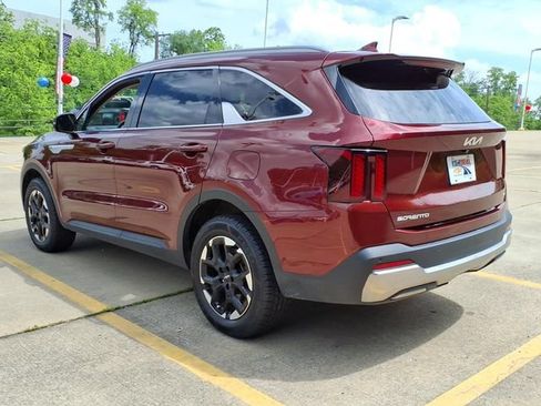 Used 2024 Kia Sorento S w/ Panoramic Sunroof Package AWD/4WD image 5