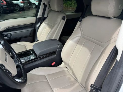 Used 2018 Land Rover Discovery HSE AWD/4WD image 17