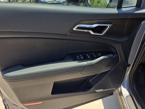 Certified 2025 Kia Sportage EX FWD image 17