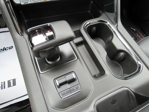 Used 2024 GMC Sierra 1500 AT4 w/ Technology Package AWD/4WD image 25