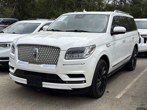 Used 2021 Lincoln Navigator Reserve image 2