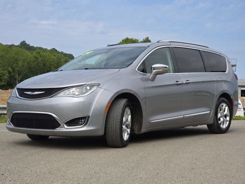 Used 2020 Chrysler Pacifica Limited FWD image 16