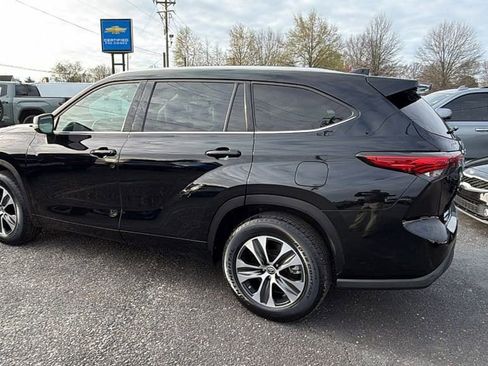 Used 2022 Toyota Highlander XLE image 7