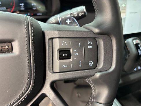 Used 2025 Land Rover Defender 110 image 20