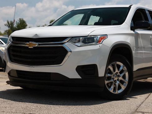 Used 2021 Chevrolet Traverse LS FWD image 2