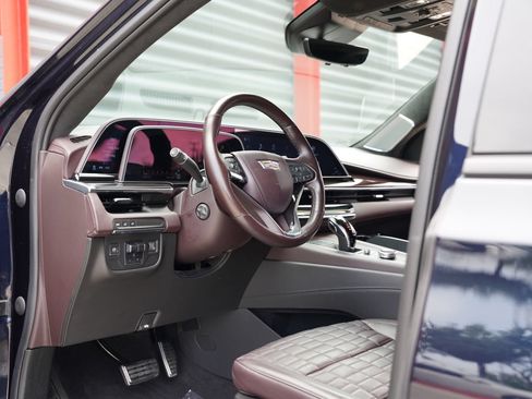 Used 2023 Cadillac Escalade ESV Sport Platinum w/ LPO, ONYX Package RWD image 19