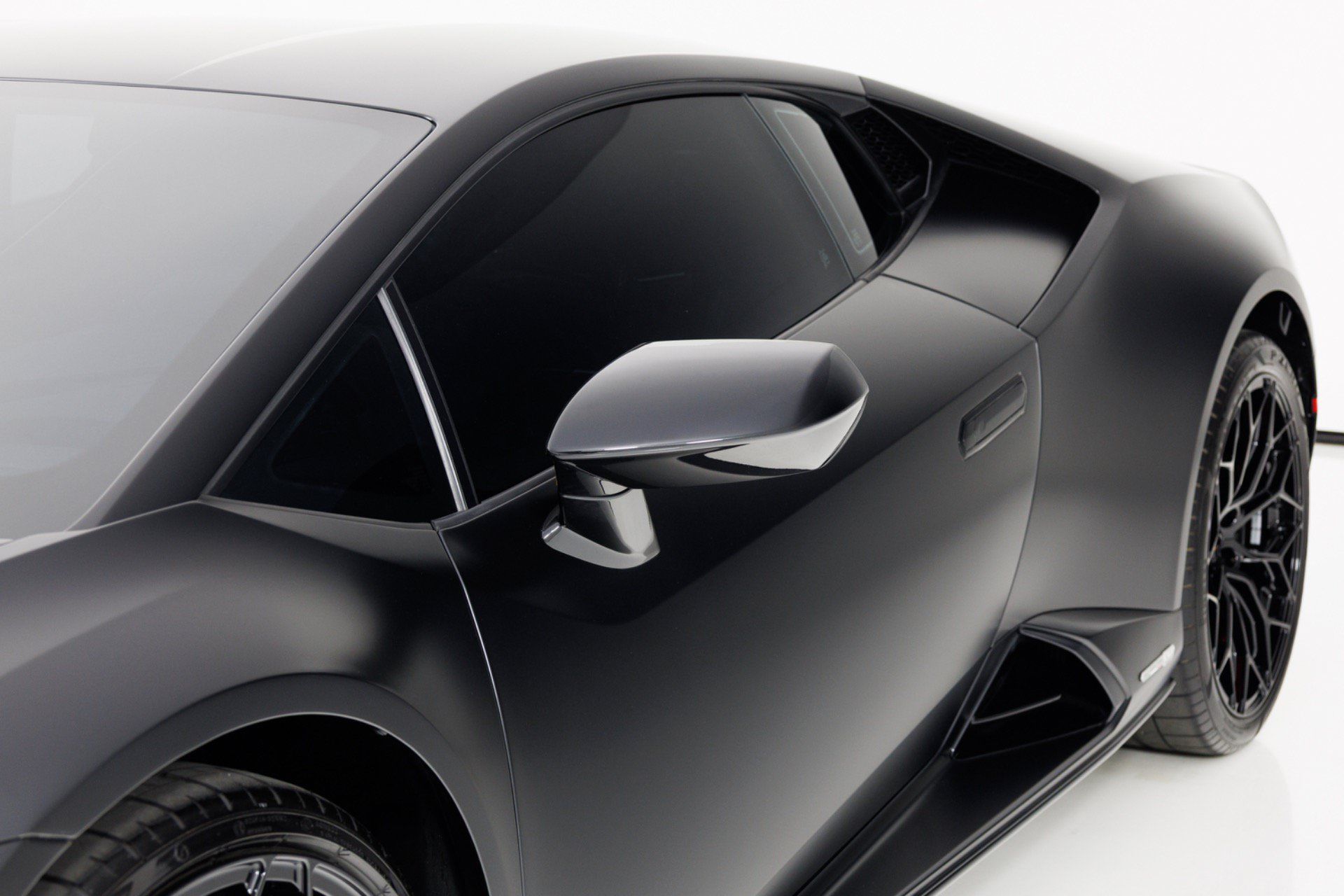 Used 2023 Lamborghini Huracan EVO RWD image 65