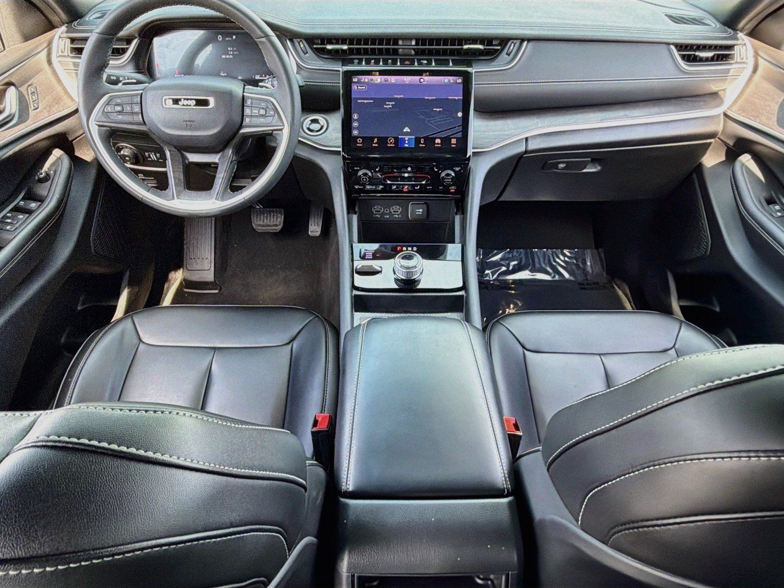 Used 2024 Jeep Grand Cherokee Limited AWD/4WD image 9