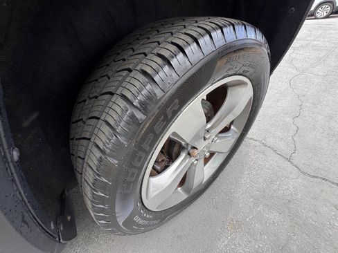 Used 2014 Jeep Grand Cherokee Limited w/ Luxury Group II AWD/4WD image 29