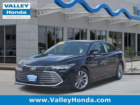Used 2019 Toyota Avalon XLE w/ Moonroof Package FWD image 1