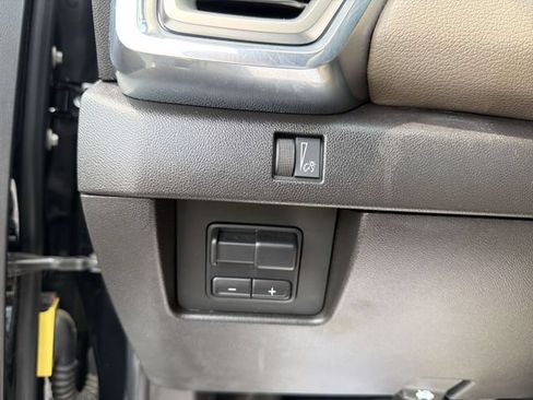 Used 2025 GMC Canyon Denali AWD/4WD image 17