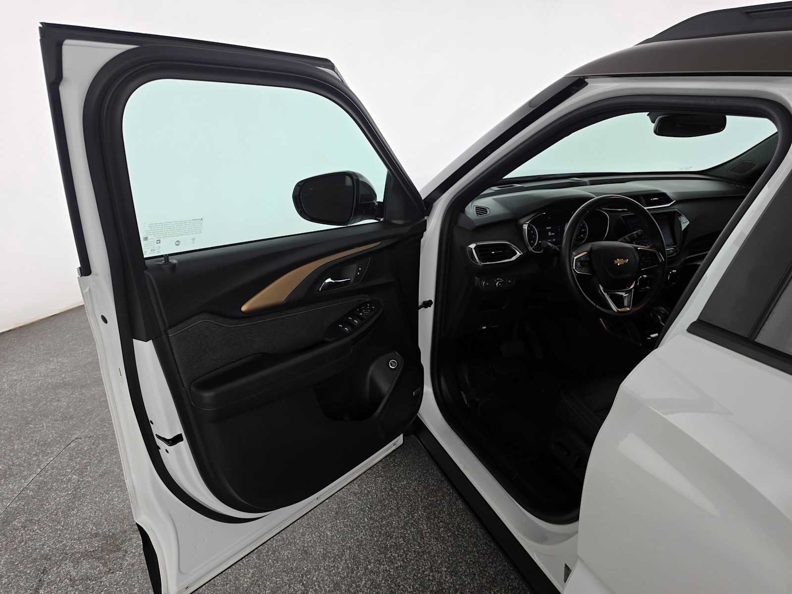 Used 2021 Chevrolet TrailBlazer ACTIV w/ Sun and Liftgate Package AWD/4WD image 19