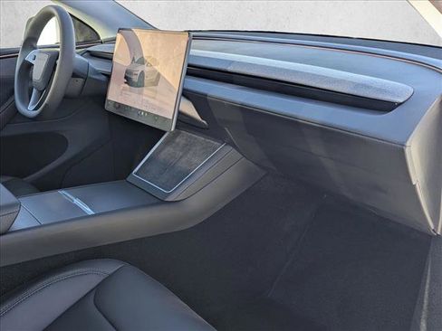 Used 2026 Tesla Model Y 2WD image 23